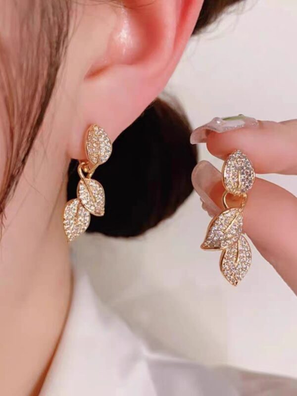 3 leaves dangles
