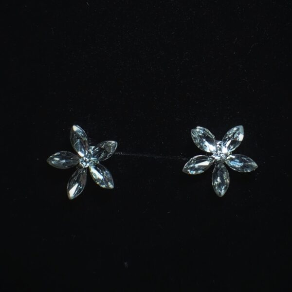 Beautiful dainty flower studs - Image 2
