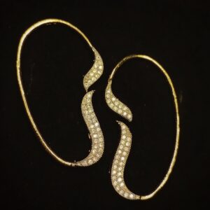Golden earcuffs with rhinestones