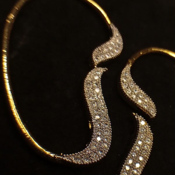 Golden earcuffs with rhinestones - Image 2