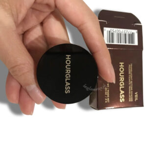 "Close-up of Hourglass Veil Setting Powder – Lightweight, non-cakey formula for all-day wear."