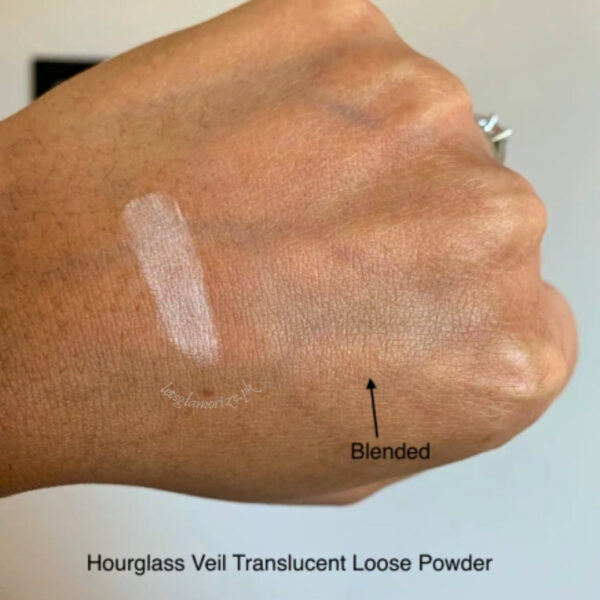 "HOURGLASS Veil Translucent Setting Powder - Deluxe 0.9g with blurring, soft-focus finish."